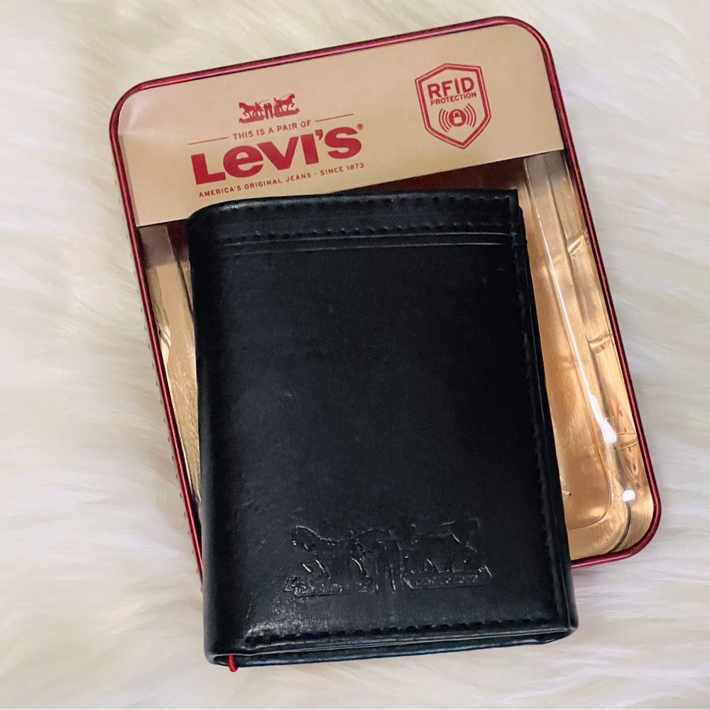 Levi’s trifold men’s black Wallet